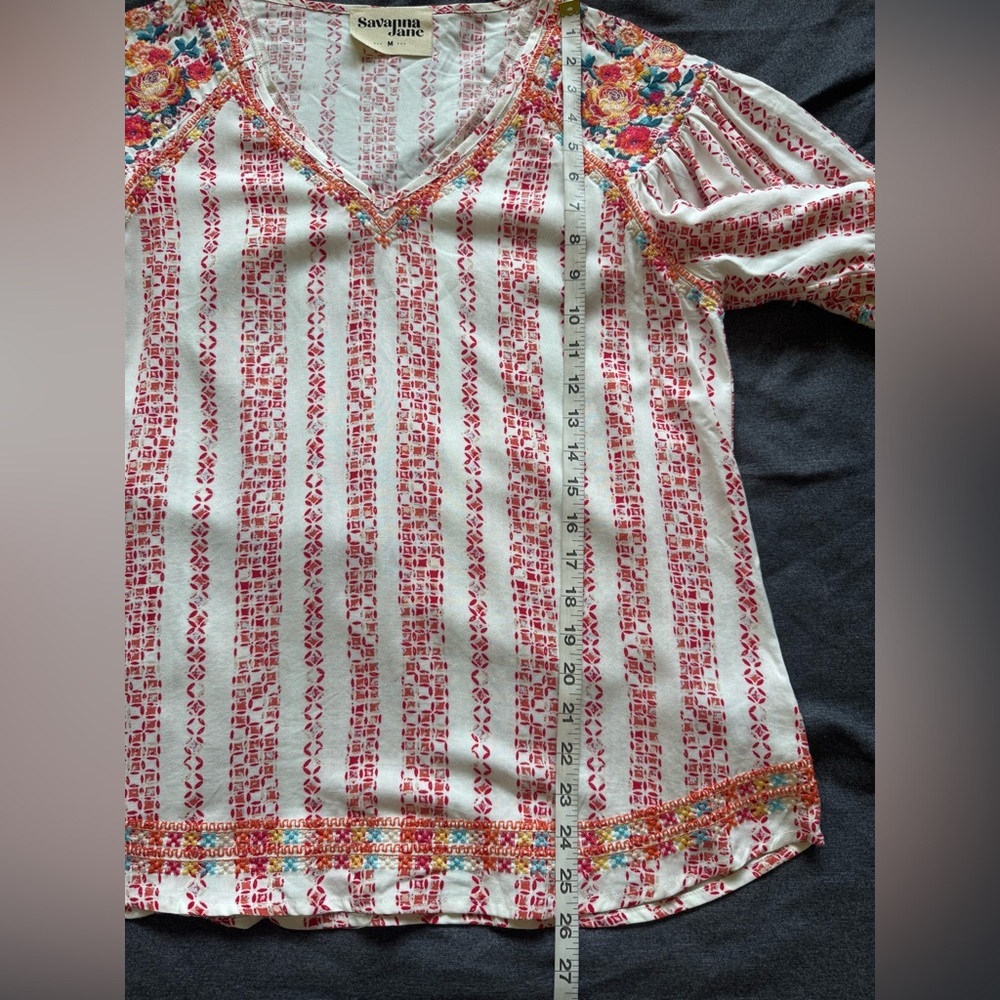 Savanna Jane White Top with Coral Embroidery &Multicolor Accents Size Medium - Picture 10 of 12